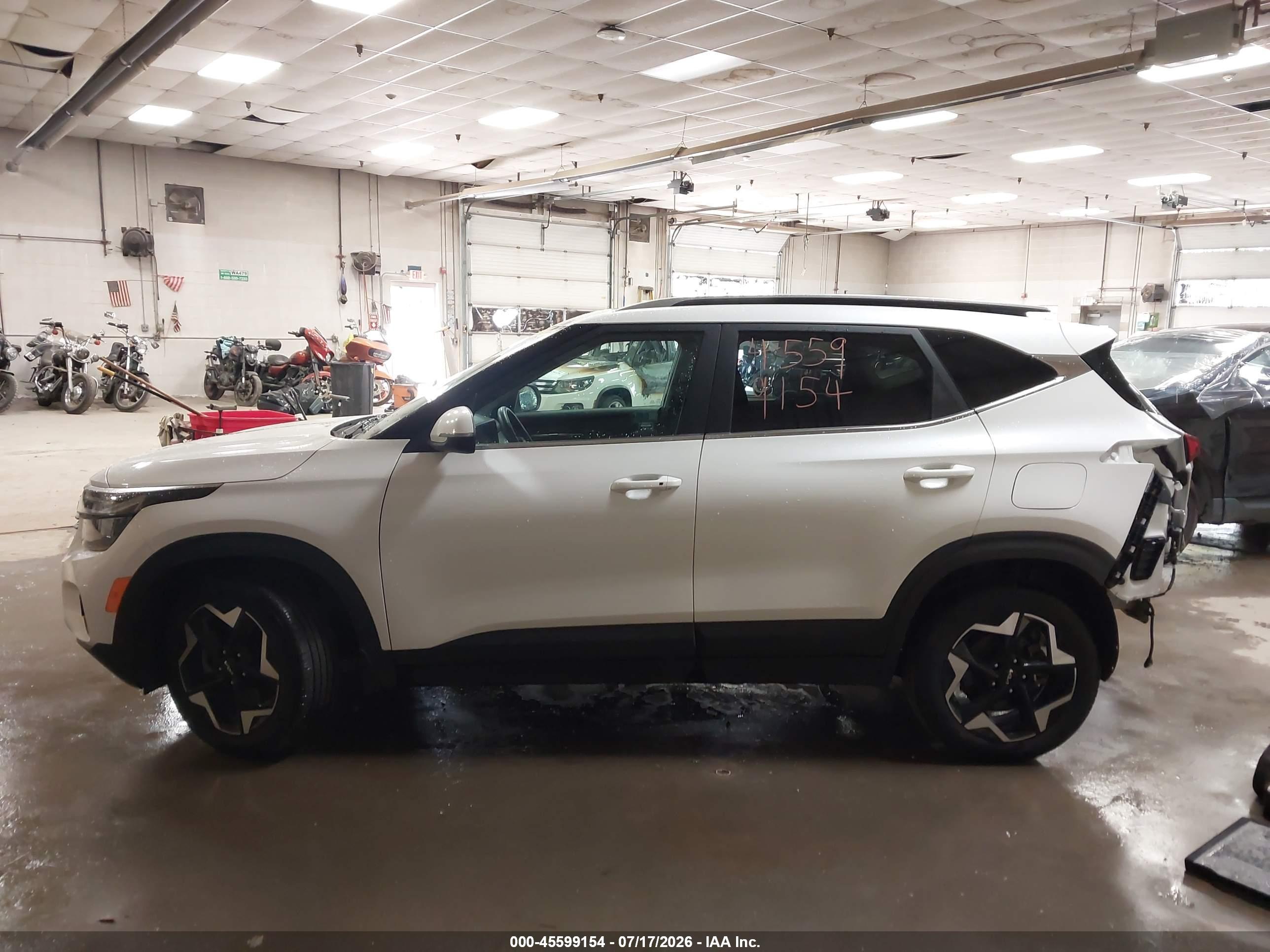 2025 KIA SELTOS EX