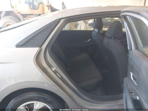 2023 HYUNDAI ELANTRA SE