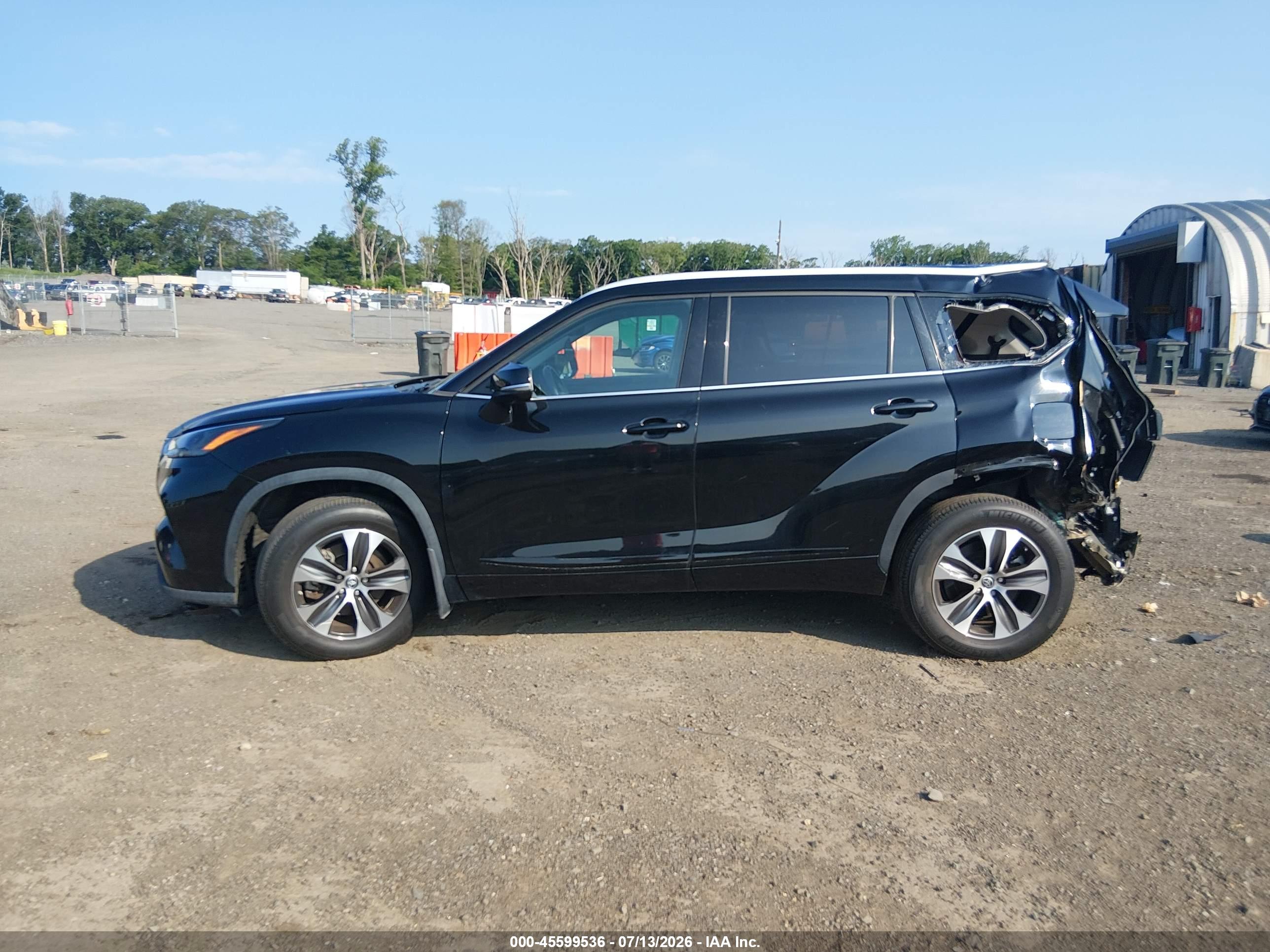 2022 TOYOTA HIGHLANDER XLE