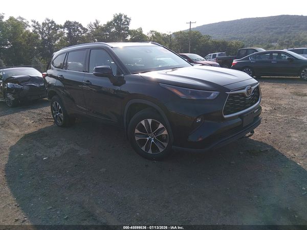 2022 TOYOTA HIGHLANDER XLE
