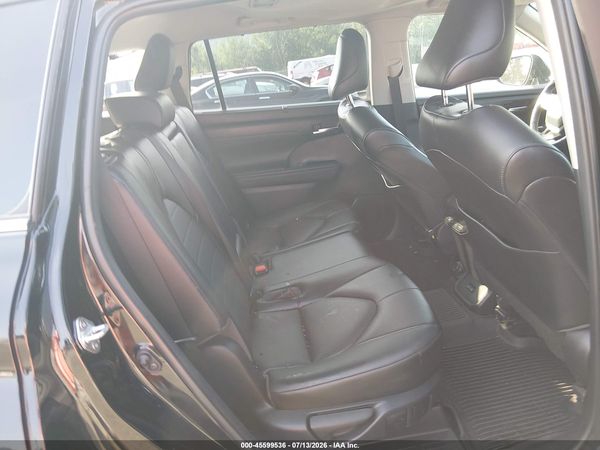 2022 TOYOTA HIGHLANDER XLE