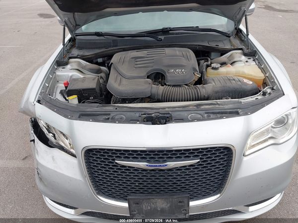 2019 CHRYSLER 300 TOURING — I10