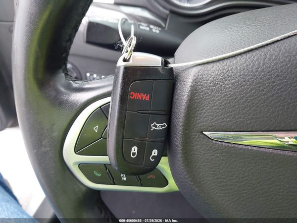 2019 CHRYSLER 300 TOURING — I11