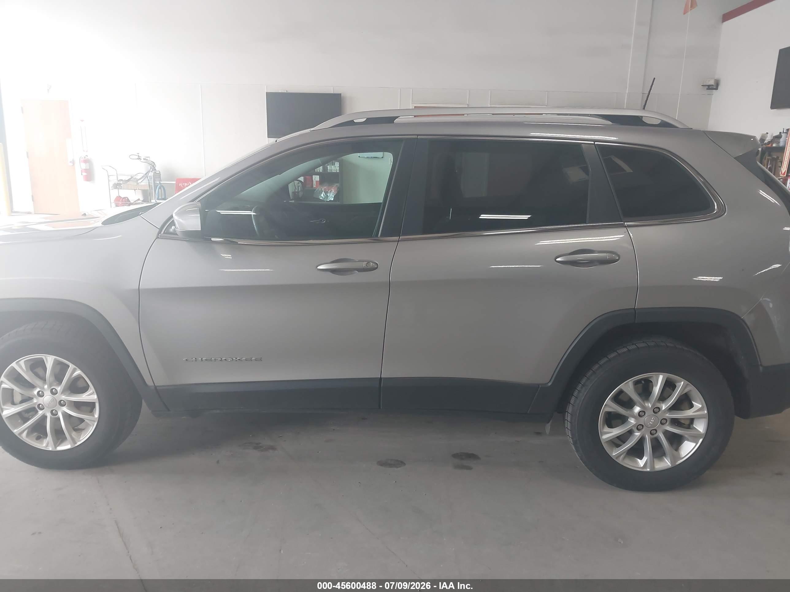 2019 JEEP CHEROKEE LATITUDE 4X4