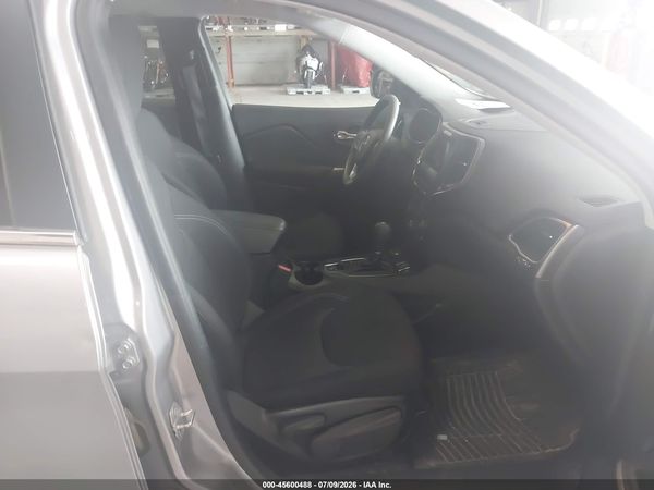 2019 JEEP CHEROKEE LATITUDE 4X4