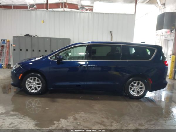 2020 CHRYSLER VOYAGER