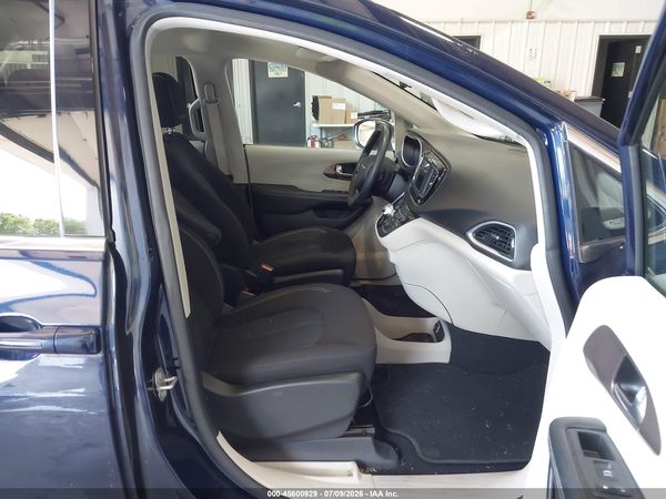 2020 CHRYSLER VOYAGER LX