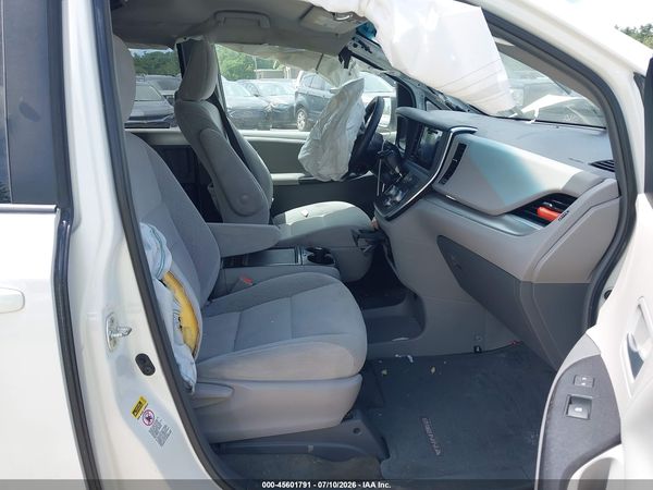 2015 TOYOTA SIENNA LE 8 PASSENGER