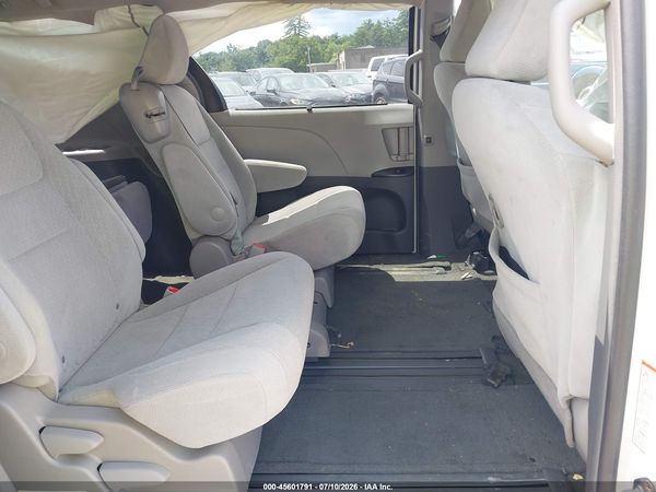2015 TOYOTA SIENNA LE 8 PASSENGER