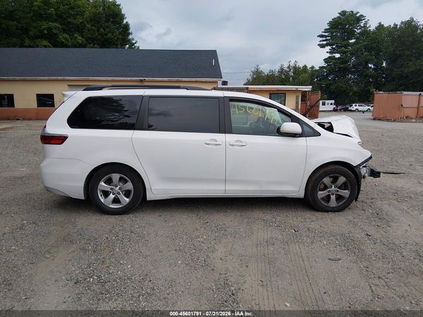 2015 TOYOTA SIENNA LE 8 PASSENGER