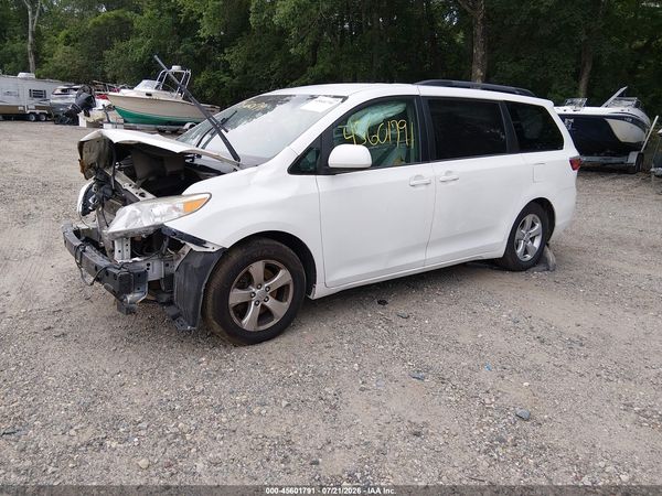 2015 TOYOTA SIENNA LE 8 PASSENGER