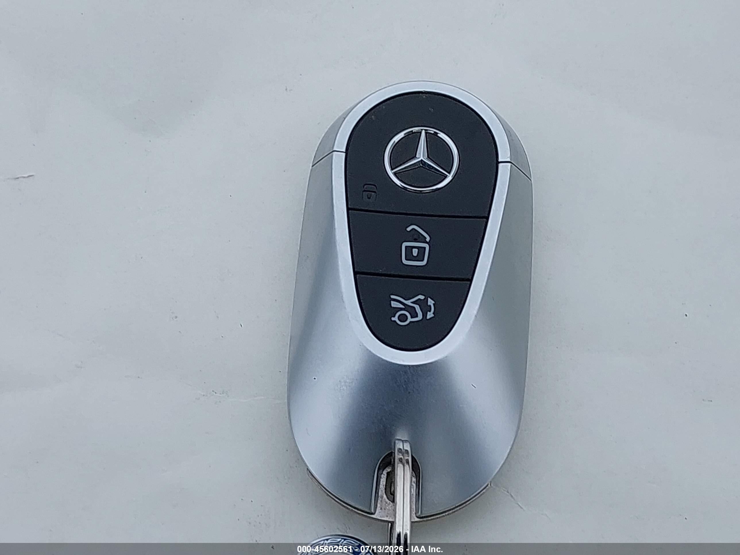 2025 MERCEDES-BENZ C 300 C300