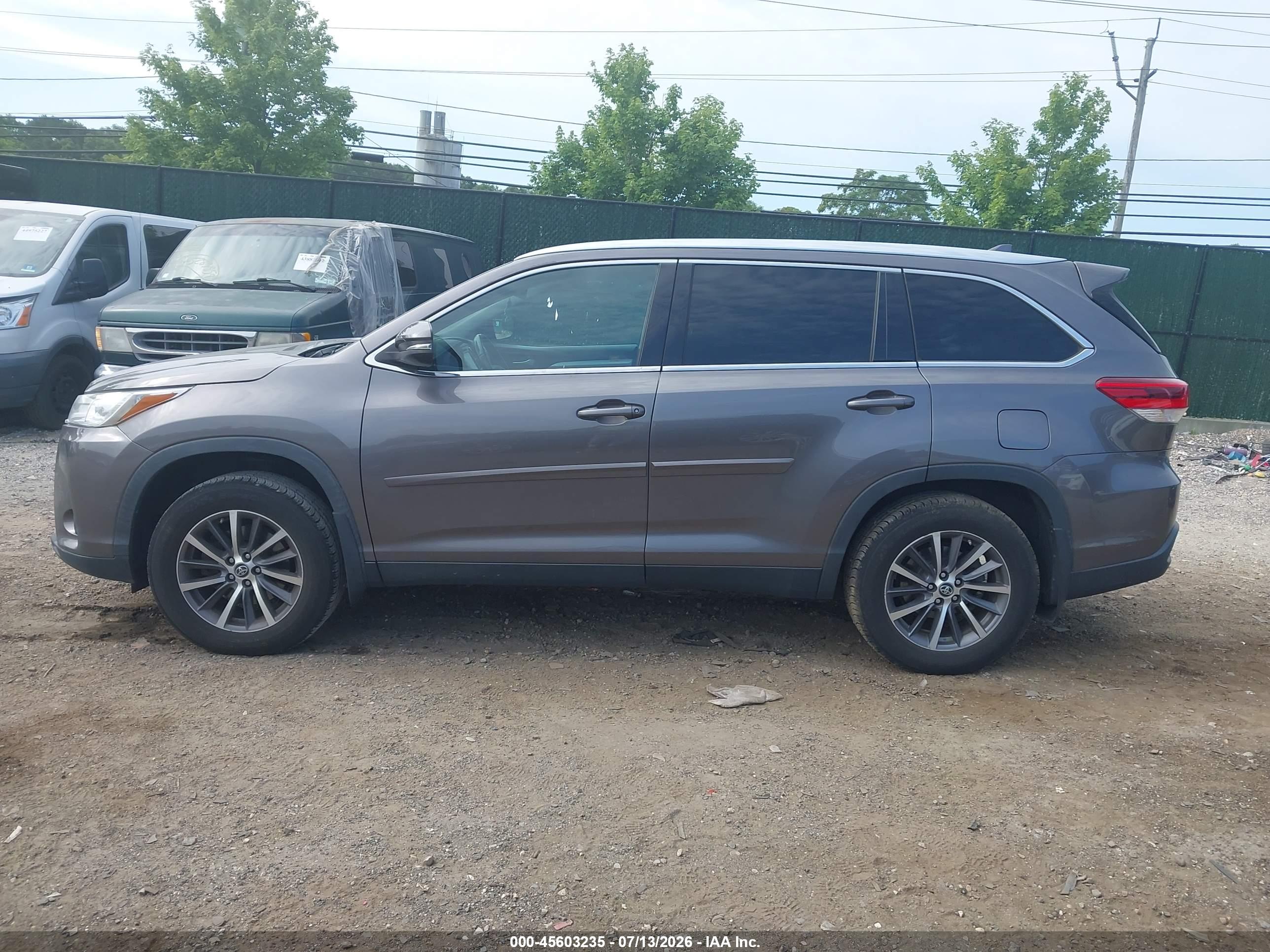 2019 TOYOTA HIGHLANDER XLE
