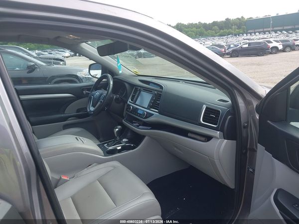 2019 TOYOTA HIGHLANDER XLE