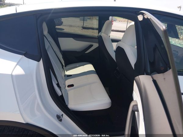 2026 TESLA MODEL Y