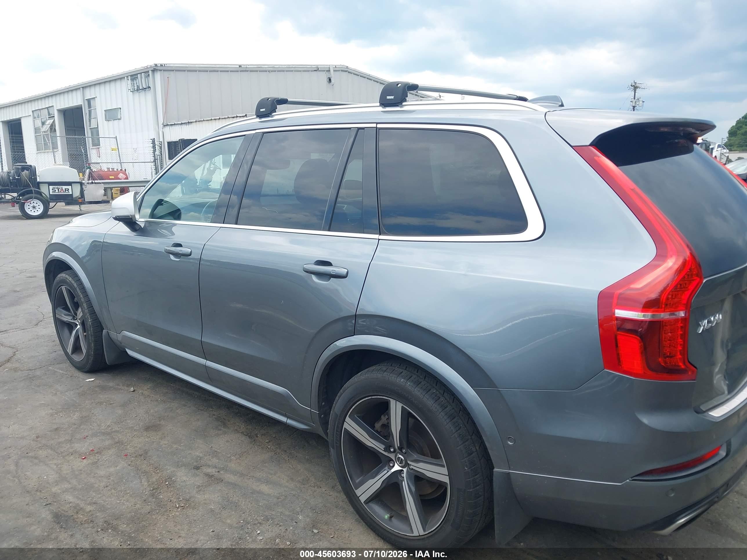 2017 VOLVO XC90 T6 R-DESIGN