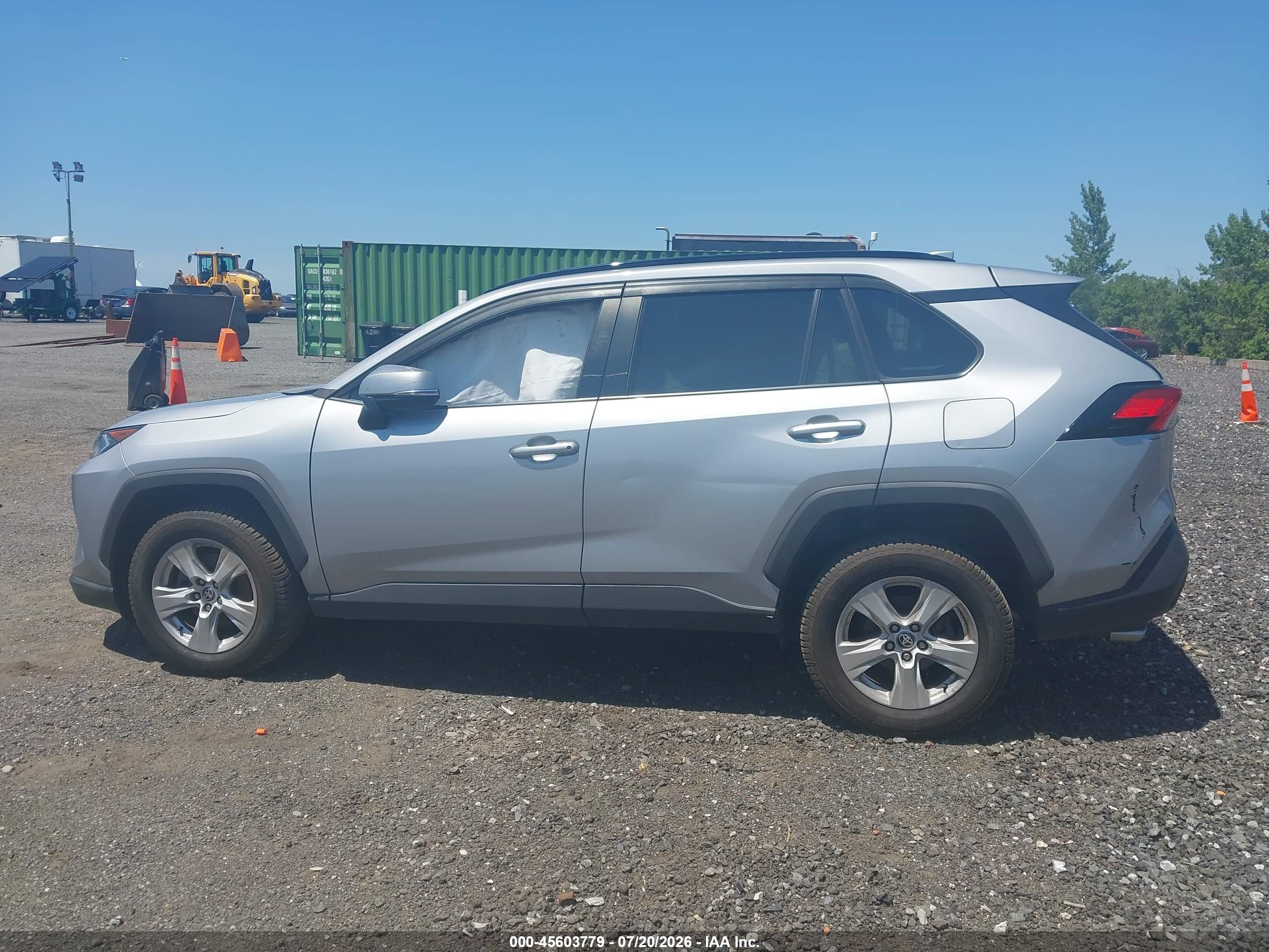 2021 TOYOTA RAV4 XLE