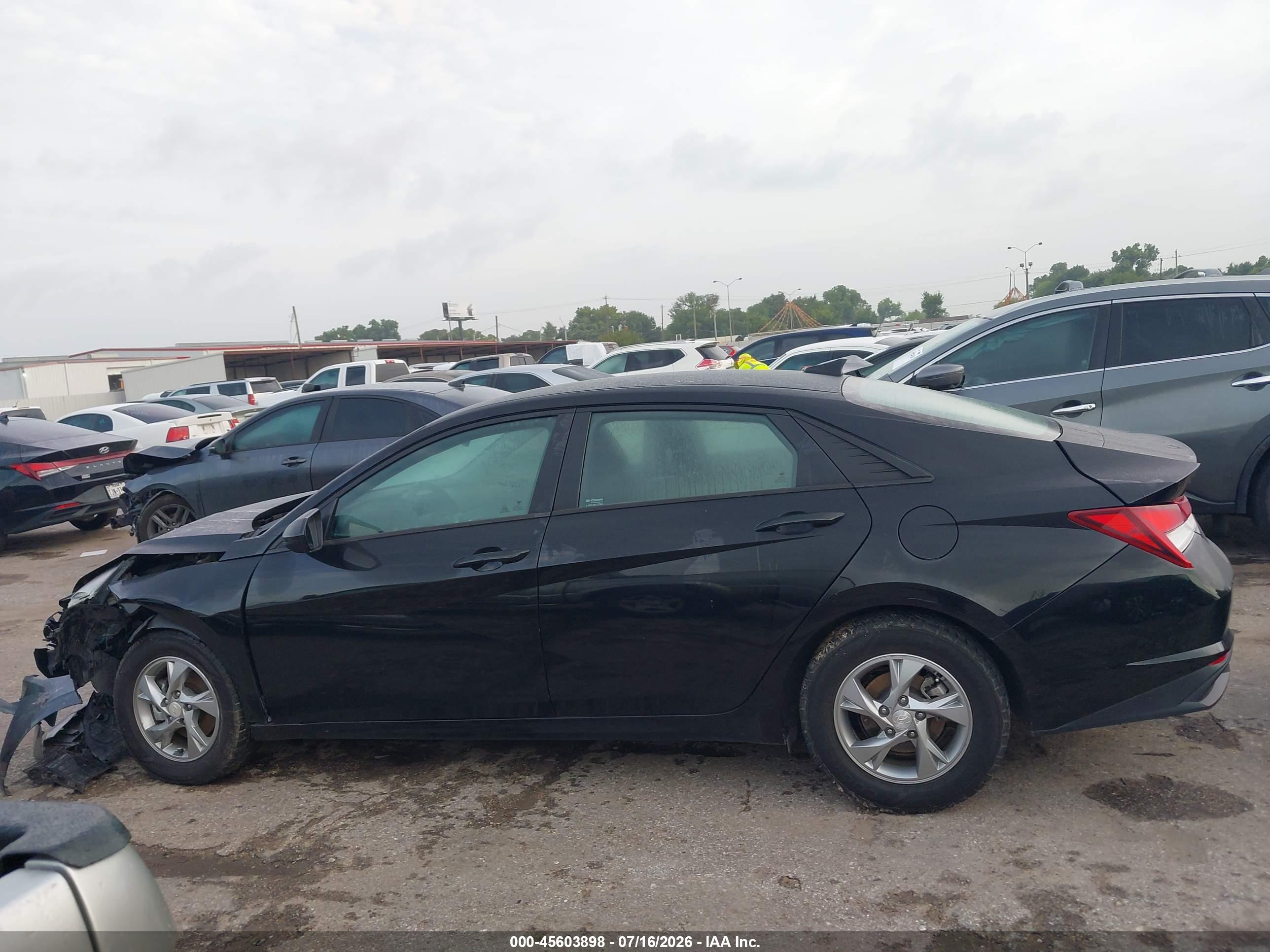 2022 HYUNDAI ELANTRA SE
