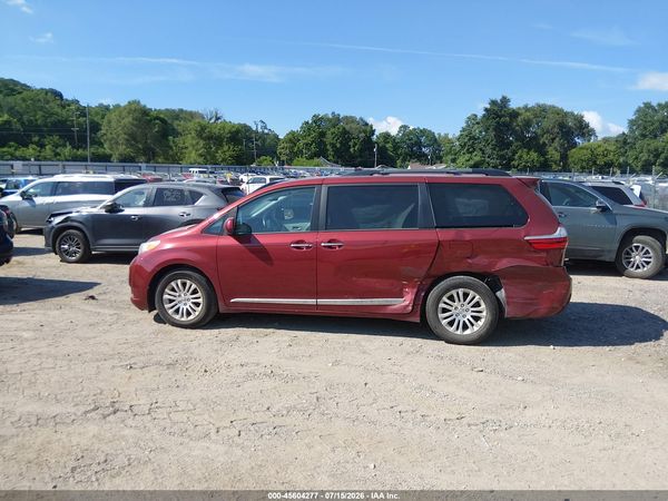 2016 TOYOTA SIENNA XLE PREMIUM 8 PASSENGER