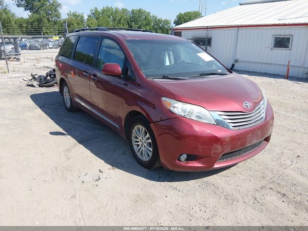 2016 TOYOTA SIENNA XLE PREMIUM 8 PASSENGER