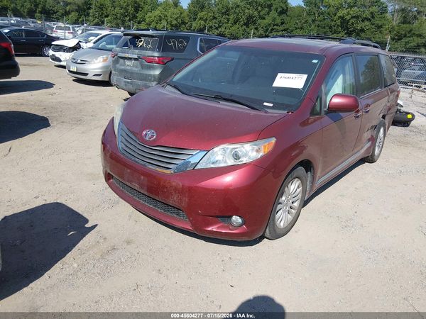 2016 TOYOTA SIENNA XLE PREMIUM 8 PASSENGER