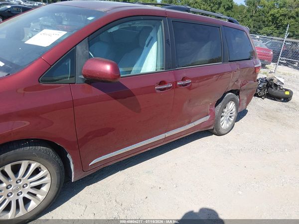 2016 TOYOTA SIENNA XLE PREMIUM 8 PASSENGER