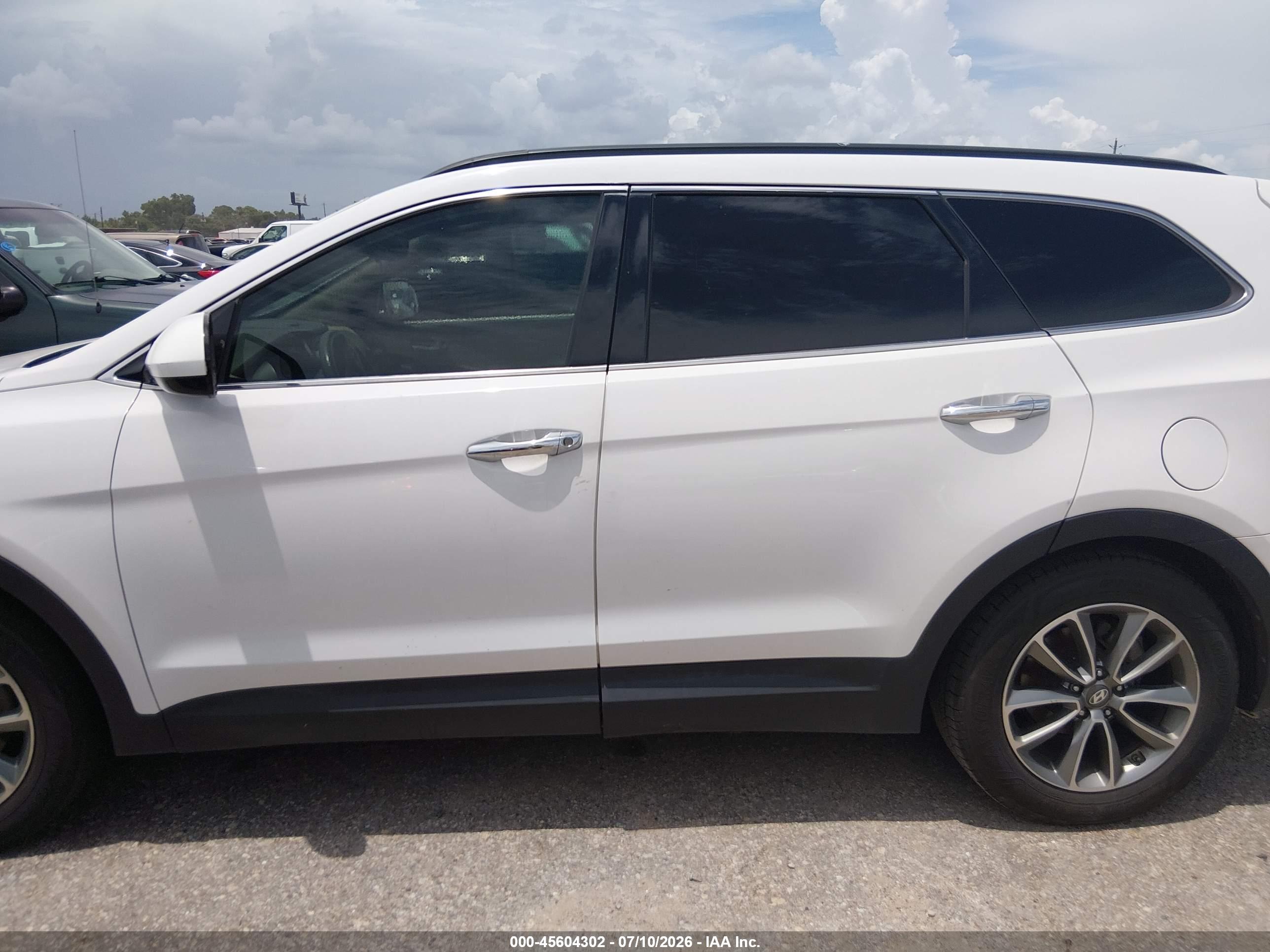 2018 HYUNDAI SANTA FE SE