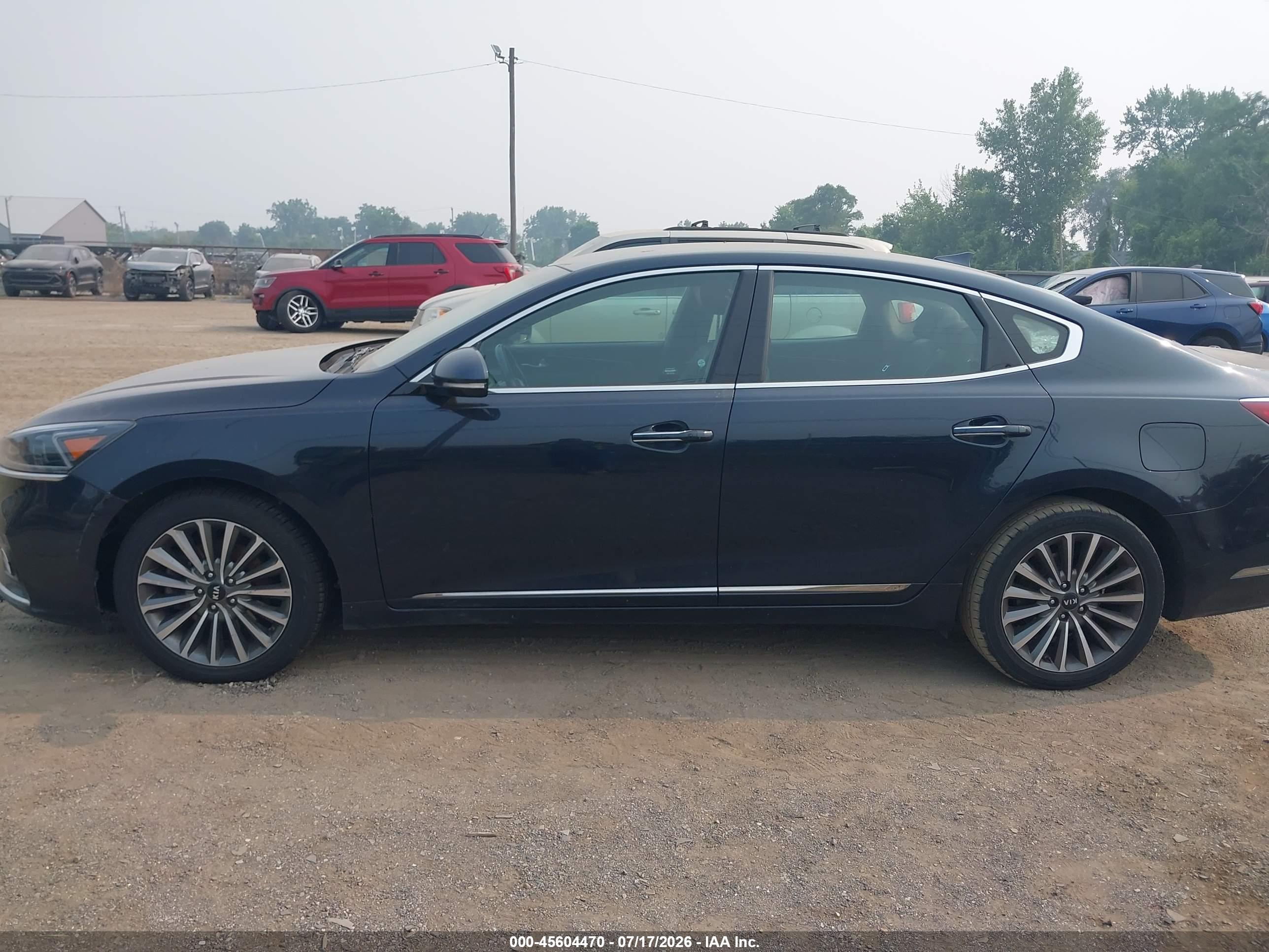 2017 KIA CADENZA PREMIUM