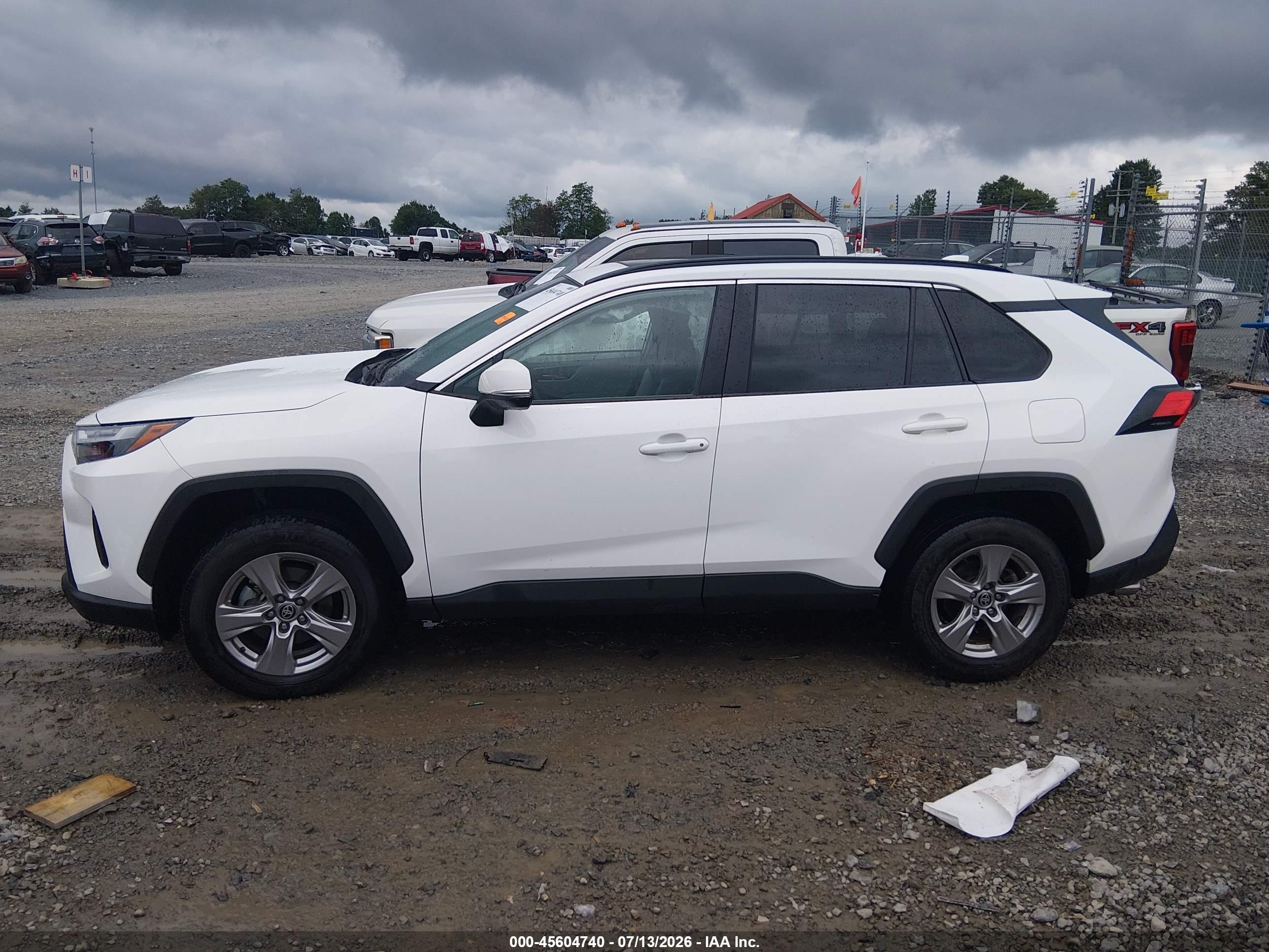 2025 TOYOTA RAV4 XLE
