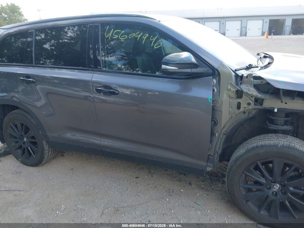 2019 TOYOTA HIGHLANDER SE