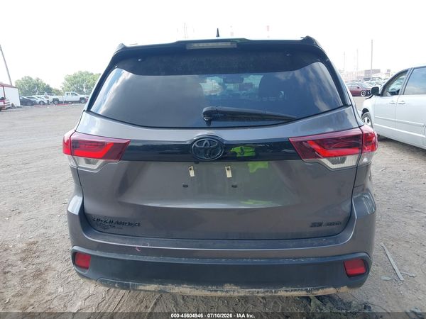 2019 TOYOTA HIGHLANDER SE