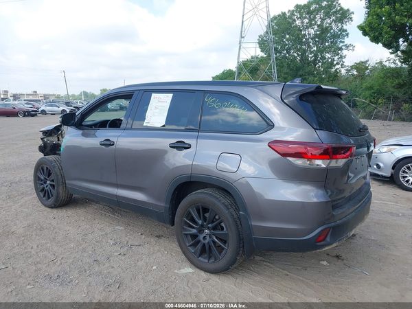 2019 TOYOTA HIGHLANDER SE