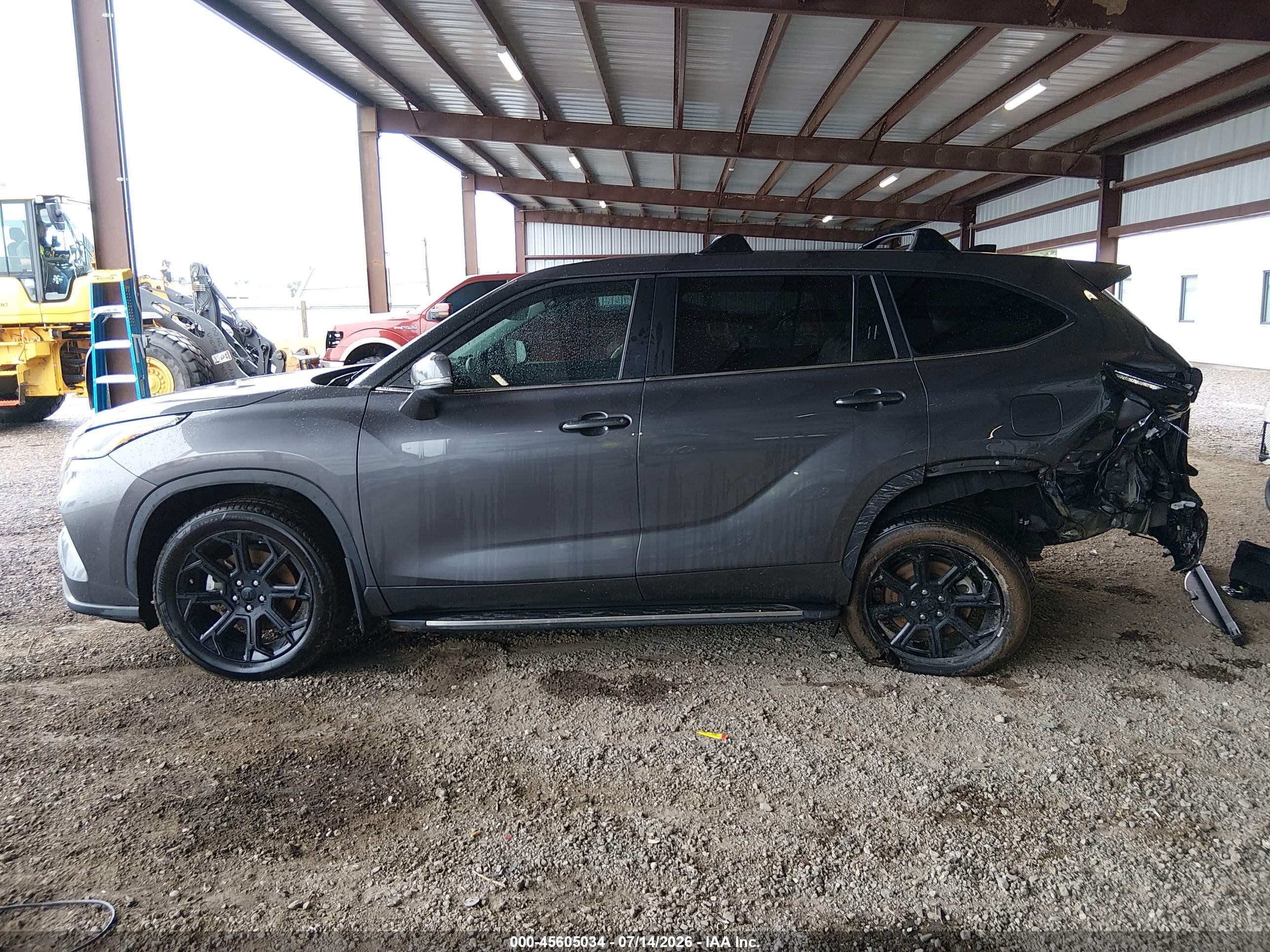 2024 TOYOTA HIGHLANDER LE