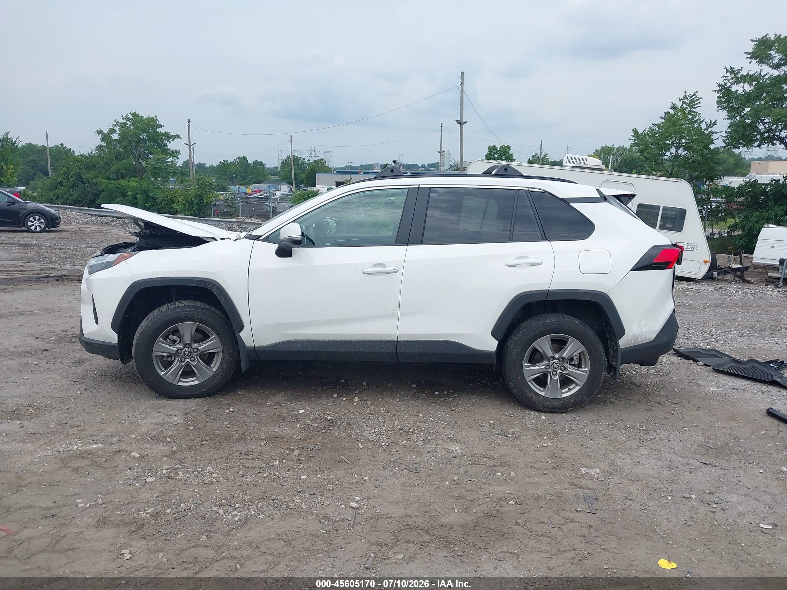 2025 TOYOTA RAV4 XLE