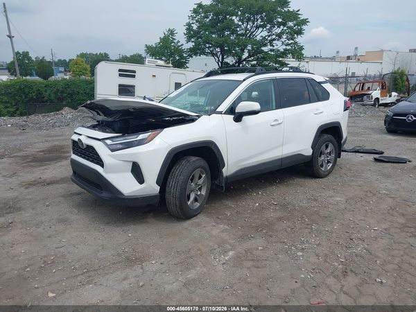 2025 TOYOTA RAV4 XLE