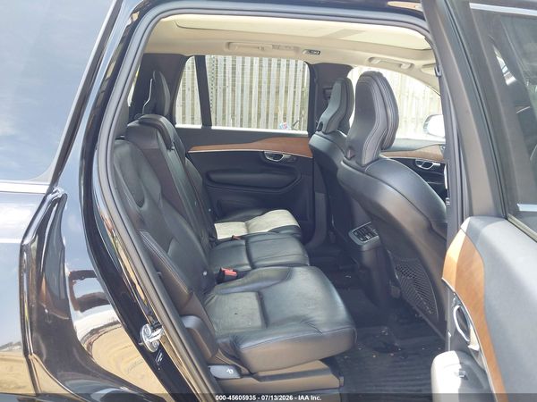 2022 VOLVO XC90 T6 MOMENTUM 7 PASSENGER