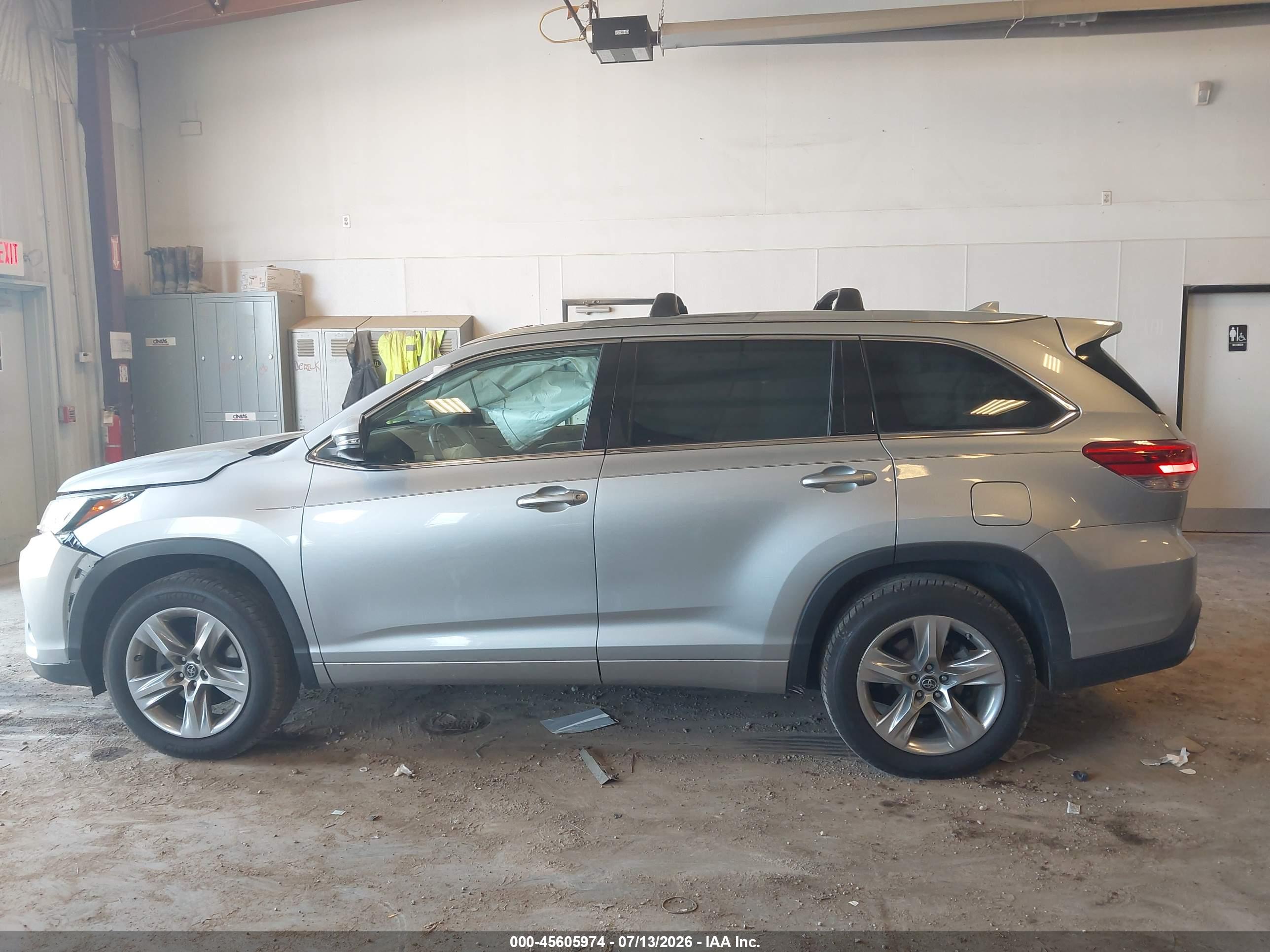 2019 TOYOTA HIGHLANDER LIMITED
