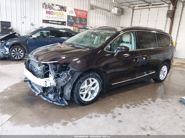 2017 CHRYSLER PACIFICA — I2