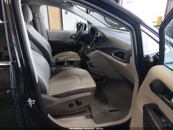 2017 CHRYSLER PACIFICA TOURING-L PLUS — I5
