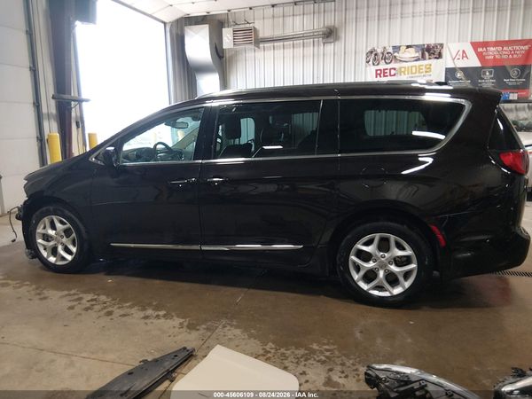 2017 CHRYSLER PACIFICA TOURING-L PLUS — I117