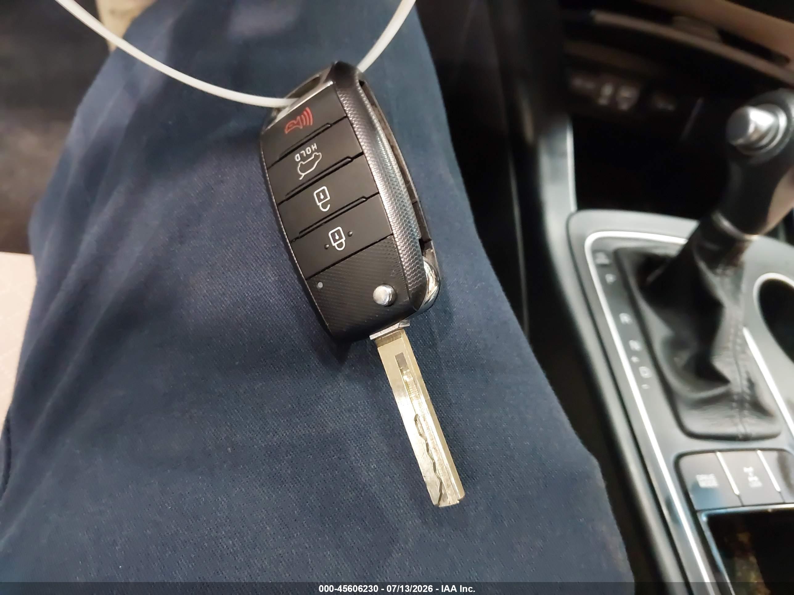 2017 KIA SORENTO L, LX
