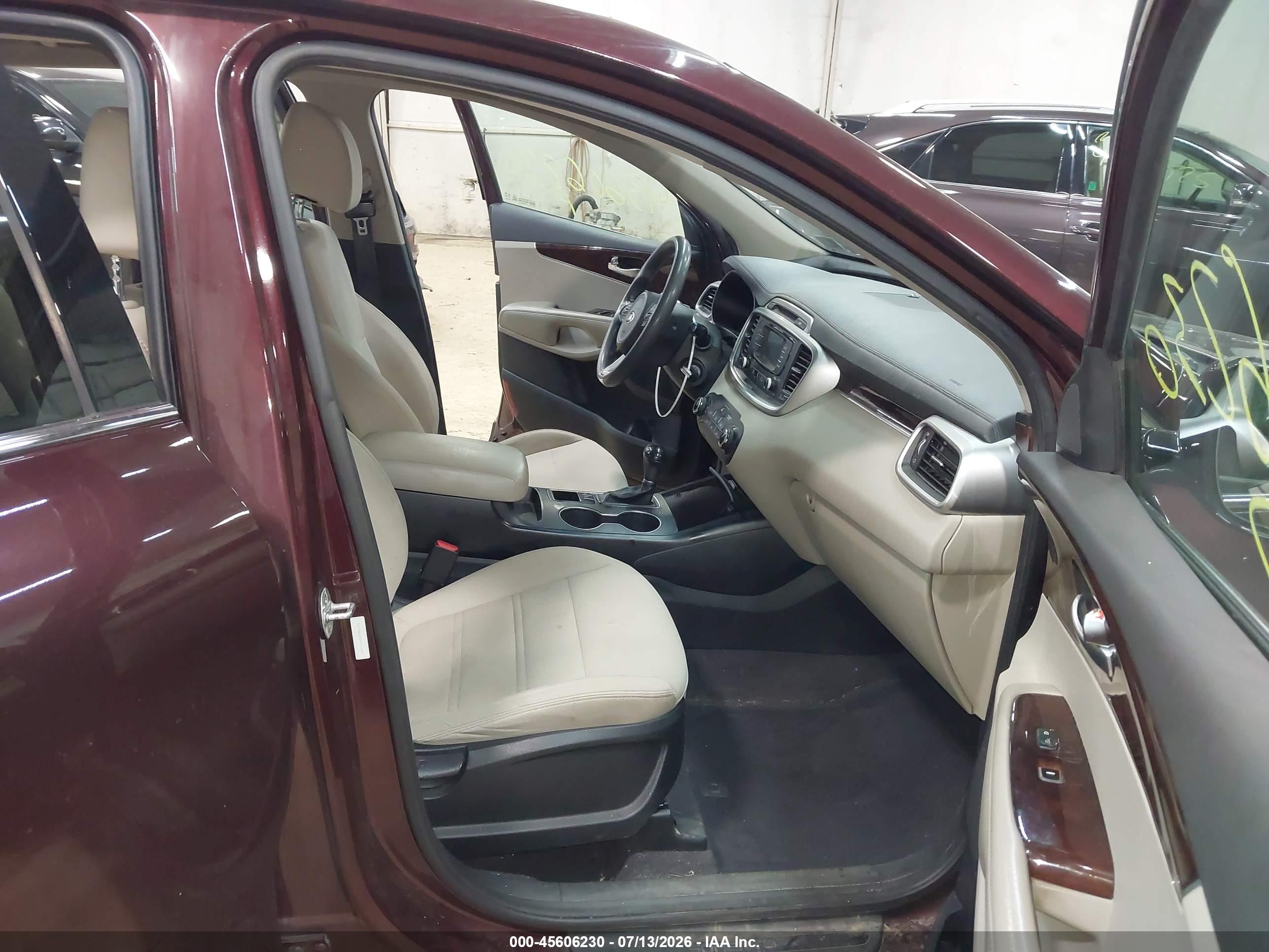 2017 KIA SORENTO L, LX