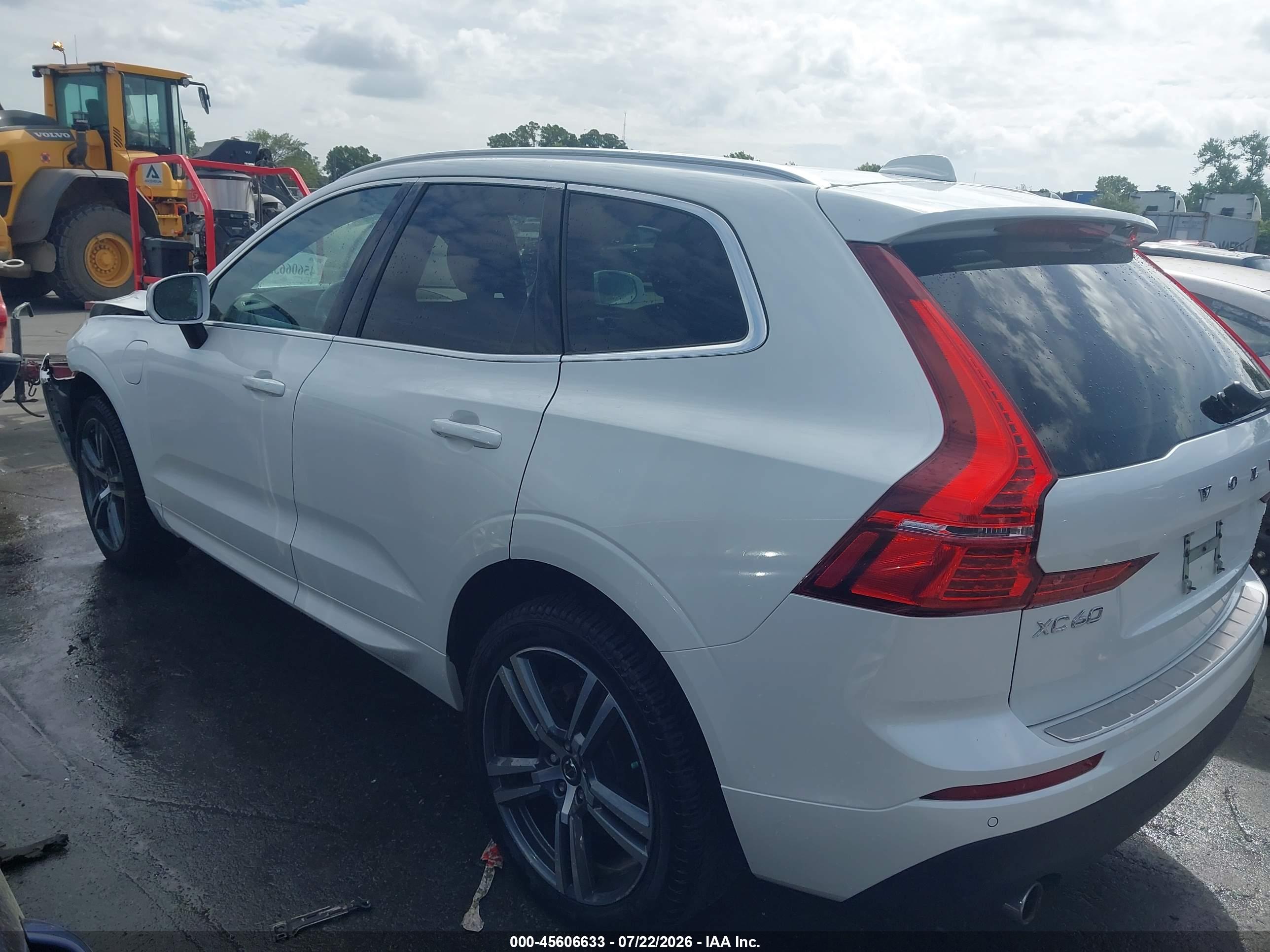2020 VOLVO XC60 HYBRID T8 MOMENTUM