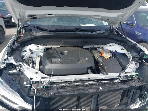 2020 VOLVO XC60 HYBRID T8 MOMENTUM