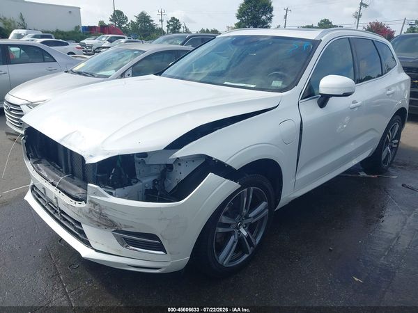 2020 VOLVO XC60 HYBRID T8 MOMENTUM