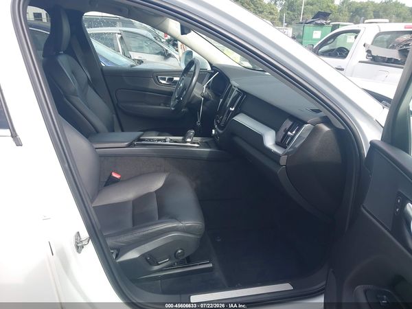 2020 VOLVO XC60 HYBRID T8 MOMENTUM