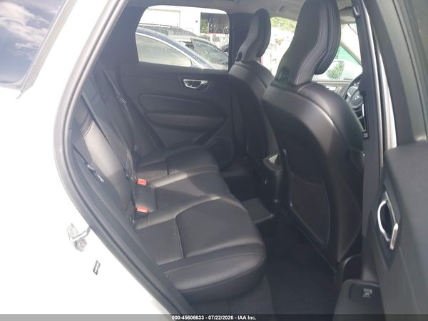 2020 VOLVO XC60 HYBRID T8 MOMENTUM