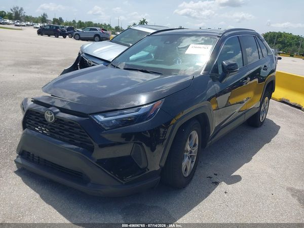 2024 TOYOTA RAV4 XLE