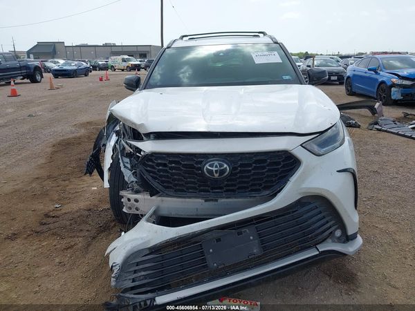 2021 TOYOTA HIGHLANDER XSE