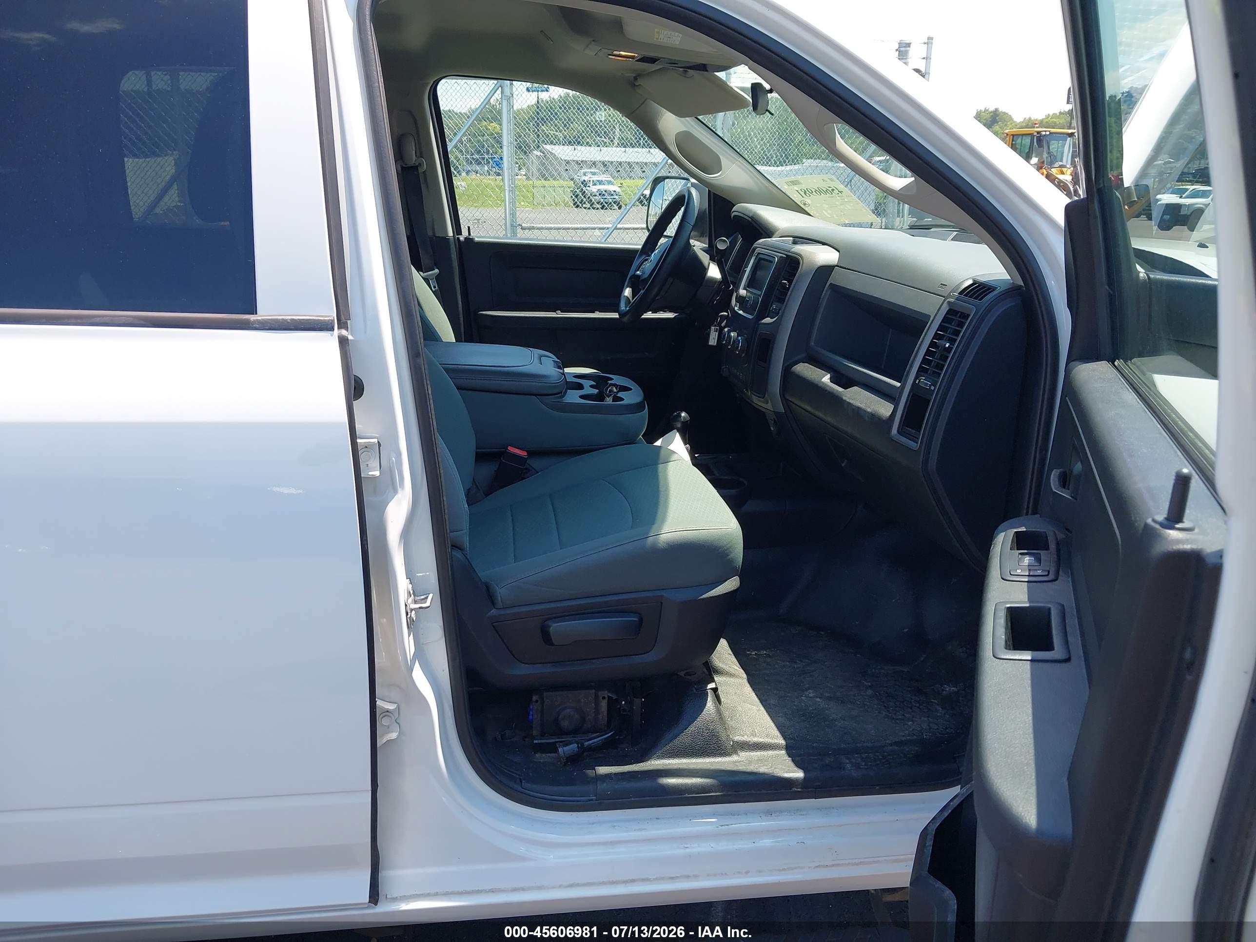 2017 RAM 3500 TRADESMAN  4X4 8' BOX